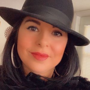 Meet your Posher, Julie